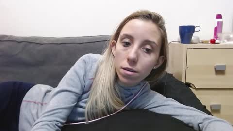 Snapshot of barelylegalblondy chatting on February 3, 6:57 pm Lena online show from February 3, 6:57 pm