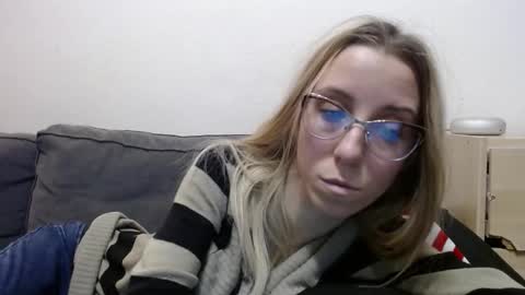 Snapshot of barelylegalblondy chatting on February 23, 5:21 pm Lena online show from February 23, 5:21 pm