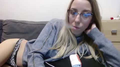 Snapshot of barelylegalblondy chatting on February 25, 5:11 pm Lena online show from February 25, 5:11 pm