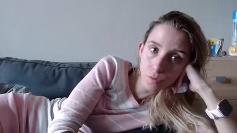 Snapshot of barelylegalblondy chatting on March 2, 10:00 am Lena online show from March 2, 10:00 am