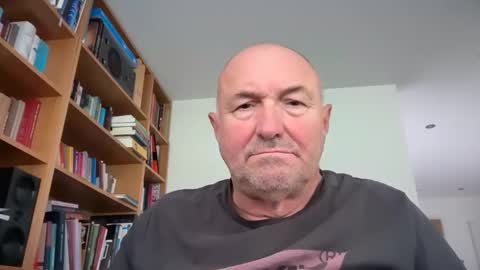 Snapshot of bartvel chatting on May 6, 12:21 pm bartvel online show from May 6, 12:21 pm