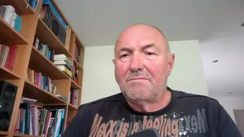 Snapshot of bartvel chatting on May 12, 11:18 am bartvel online show from May 12, 11:18 am