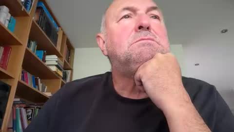 Snapshot of bartvel chatting on May 13, 11:07 am bartvel online show from May 13, 11:07 am
