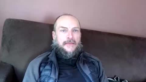 Snapshot of basiccamguy chatting on April 28, 10:09 am basiccamguy online show from April 28, 10:09 am