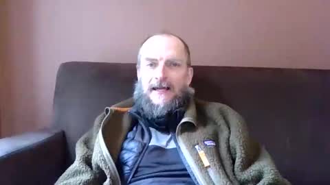Snapshot of basiccamguy chatting on May 11, 9:48 am basiccamguy online show from May 11, 9:48 am