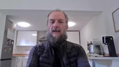 Snapshot of basiccamguy chatting on June 8, 9:42 am basiccamguy online show from June 8, 9:42 am