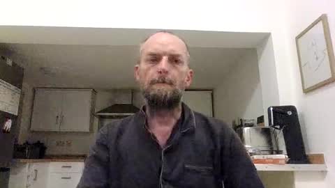 Snapshot of basiccamguy chatting on July 27, 12:39 am basiccamguy online show from July 27, 12:39 am