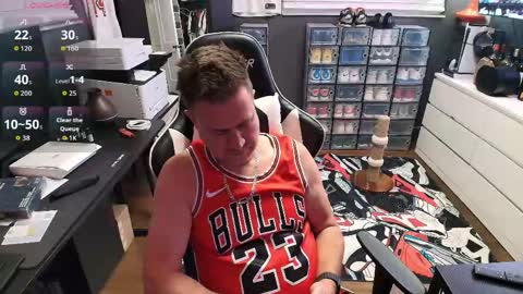 Snapshot of basketballjerseygang chatting on April 1, 3:18 am Jordan online show from April 1, 3:18 am