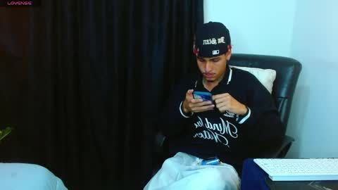 Snapshot of bastiaan_28 chatting on May 14, 10:49 pm Bastian online show from May 14, 10:49 pm