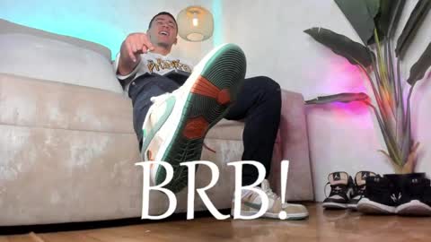 Bastian Independent Model online show from April 3, 8:07 pm