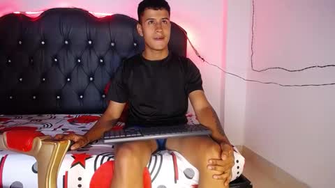 Snapshot of bastian_jonnes chatting on October 15, 2:44 am Bastian online show from October 15, 2:44 am