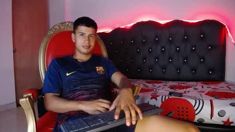 Snapshot of bastian_jonnes chatting on October 16, 3:40 am Bastian online show from October 16, 3:40 am