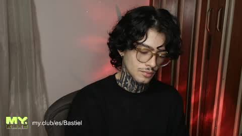 Snapshot of bastiel_ chatting on May 6, 3:46 am Bastiel online show from May 6, 3:46 am