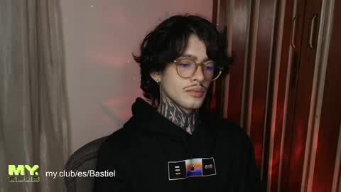 Snapshot of bastiel_ chatting on May 8, 5:02 am Bastiel online show from May 8, 5:02 am