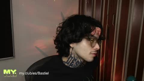 Snapshot of bastiel_ chatting on May 10, 2:17 am Bastiel online show from May 10, 2:17 am