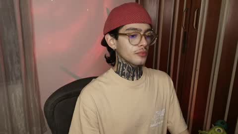 Snapshot of bastiel_ chatting on June 5, 4:19 am Bastiel online show from June 5, 4:19 am