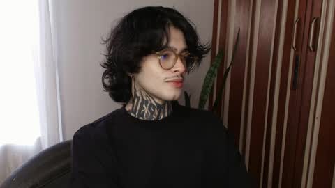 Snapshot of bastiel_ chatting on June 6, 10:14 pm Bastiel online show from June 6, 10:14 pm