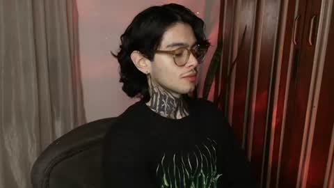 Snapshot of bastiel_ chatting on June 23, 1:58 am Bastiel online show from June 23, 1:58 am