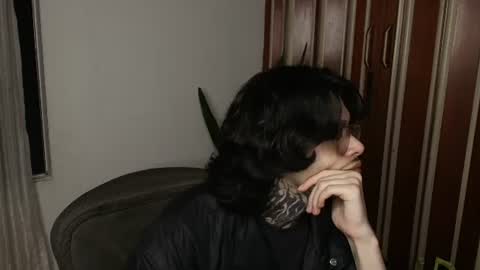 Snapshot of bastiel_ chatting on July 2, 2:44 am Bastiel online show from July 2, 2:44 am