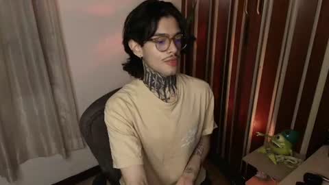 Snapshot of bastiel_ chatting on July 13, 11:51 pm Bastiel online show from July 13, 11:51 pm