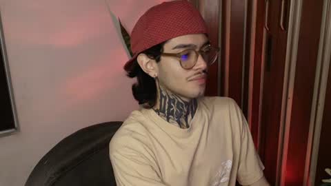 Snapshot of bastiel_ chatting on July 23, 1:19 am Bastiel online show from July 23, 1:19 am