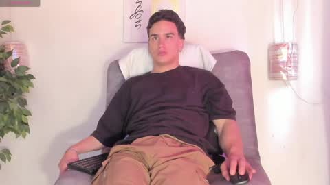 Snapshot of battista_turner chatting on April 29, 7:20 pm battista online show from April 29, 7:20 pm