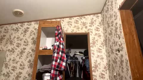 Snapshot of battlewolfxx chatting on December 13, 9:46 am battlewolfxx online show from December 13, 9:46 am