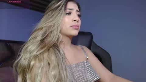 Snapshot of bay_babe chatting on May 20, 11:00 pm bay_babe online show from May 20, 11:00 pm