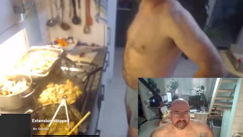 Snapshot of bazzz_8 chatting on November 12, 3:56 pm bazzz_8 online show from November 12, 3:56 pm