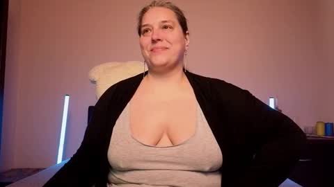 Snapshot of bbw_goddes chatting on February 1, 11:03 pm Love online show from February 1, 11:03 pm