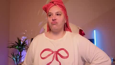 Love online show from March 22, 8:23 pm