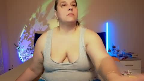 Love online show from April 18, 2:15 am