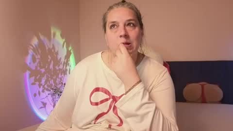 Snapshot of bbw_goddes chatting on May 12, 9:39 am Love online show from May 12, 9:39 am