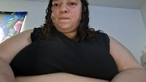 Snapshot of bbwdddreamqueen chatting on August 6, 2:08 pm bbwdddreamqueen online show from August 6, 2:08 pm