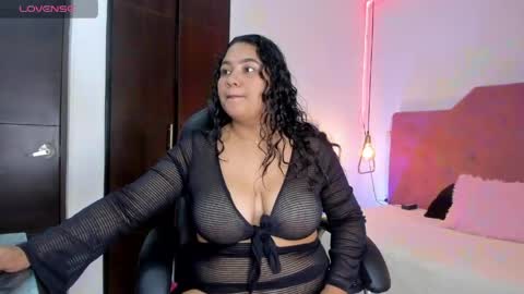 Snapshot of bbybloom_ chatting on April 11, 11:36 am BLOOM online show from April 11, 11:36 am