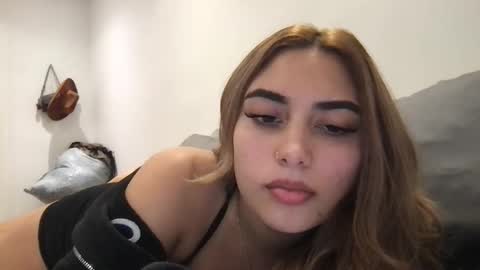 Snapshot of bbypiamia chatting on December 16, 12:59 am bbypiamia online show from December 16, 12:59 am