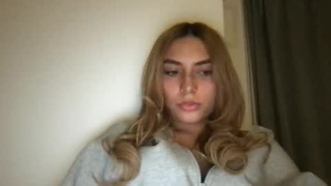Snapshot of bbypiamia chatting on March 15, 2:45 pm bbypiamia online show from March 15, 2:45 pm