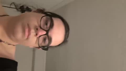 bcole1995 online show from October 12, 2:43 am