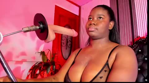 Snapshot of bdsm_ebony chatting on July 23, 1:58 am Tanisha online show from July 23, 1:58 am