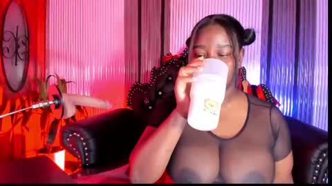 Snapshot of bdsm_ebony chatting on July 24, 12:19 am Tanisha online show from July 24, 12:19 am