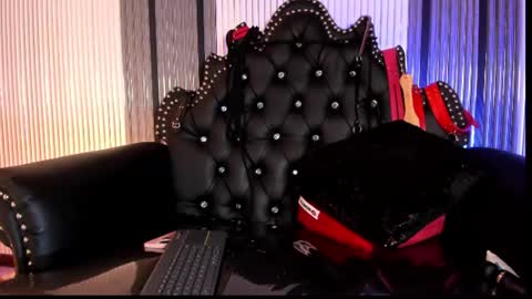Snapshot of bdsm_ebony chatting on July 26, 12:52 am Tanisha online show from July 26, 12:52 am