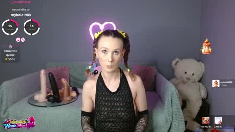 Snapshot of bea_doll chatting on April 7, 10:20 pm Bea online show from April 7, 10:20 pm