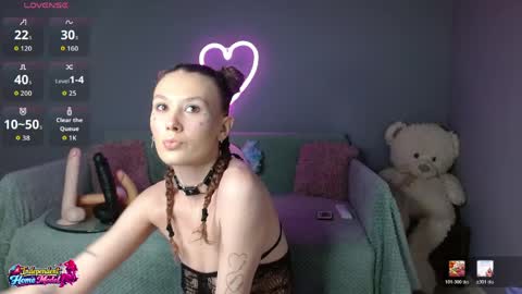 Snapshot of bea_doll chatting on April 14, 1:44 am Bea online show from April 14, 1:44 am