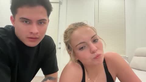 Snapshot of beachbabes999 chatting on February 19, 5:25 am beachbabes999 online show from February 19, 5:25 am