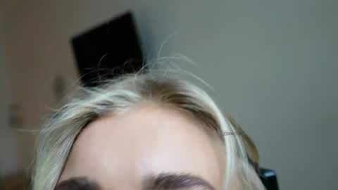 Chloe online show from April 10, 7:02 am