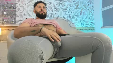 bear_mao_ online show from April 15, 11:28 am