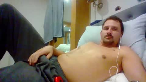Snapshot of bearboudior chatting on April 9, 12:10 pm bearboudior online show from April 9, 12:10 pm