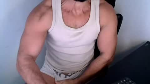 Snapshot of beard_top_guy chatting on June 24, 12:15 pm Beard Guy online show from June 24, 12:15 pm