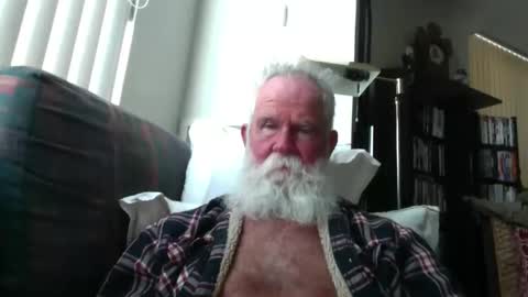 Snapshot of beardbushy chatting on April 23, 3:58 pm beardbushy online show from April 23, 3:58 pm