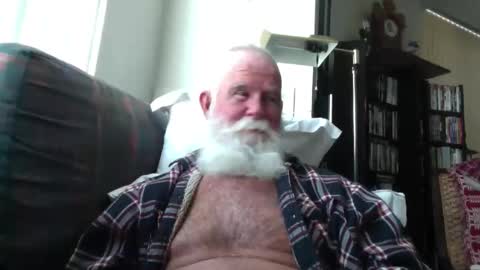 Snapshot of beardbushy chatting on April 26, 4:37 pm beardbushy online show from April 26, 4:37 pm